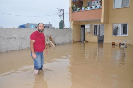 Bursa’da Yağmur Suları Evlere Doldu