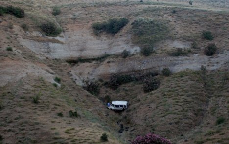 Çalınan Minibüs Bin Metrelik Uçurumdan Atıldı