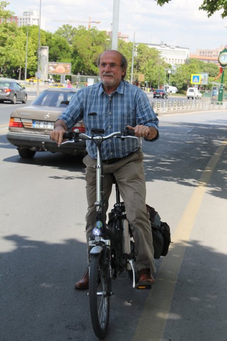 Hdp’li Kürkçü, Meclise Bisikleti İle Geliyor