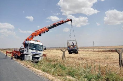 Kamyonet Mayınlı Alana Uçtu, Mahsur Kalanları İtfaiye Kurtardı