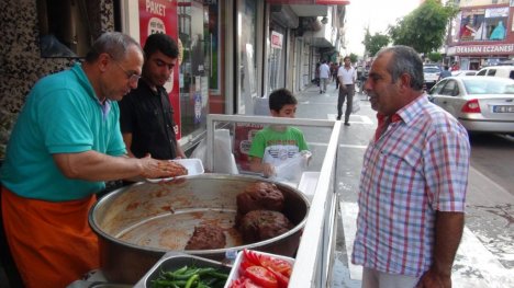 Ramazan Ayı Çiğ Köfte Satışlarını Arttırdı