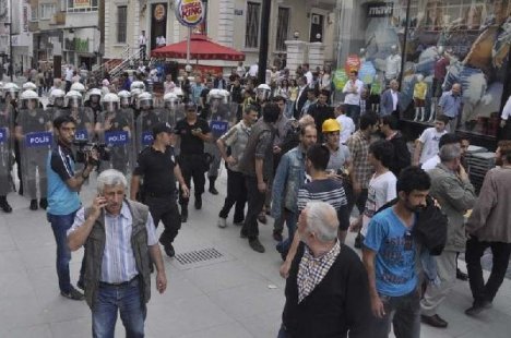 Samsun'da Stant Açan Hdp'lilere Taşlı- Sopalı saldırı