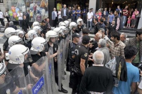 Samsun'da Stant Açan Hdp'lilere Taşlı- Sopalı saldırı