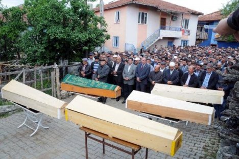 Turhal'da Kazada Ölen 5 Kişi Toprağa Verildi